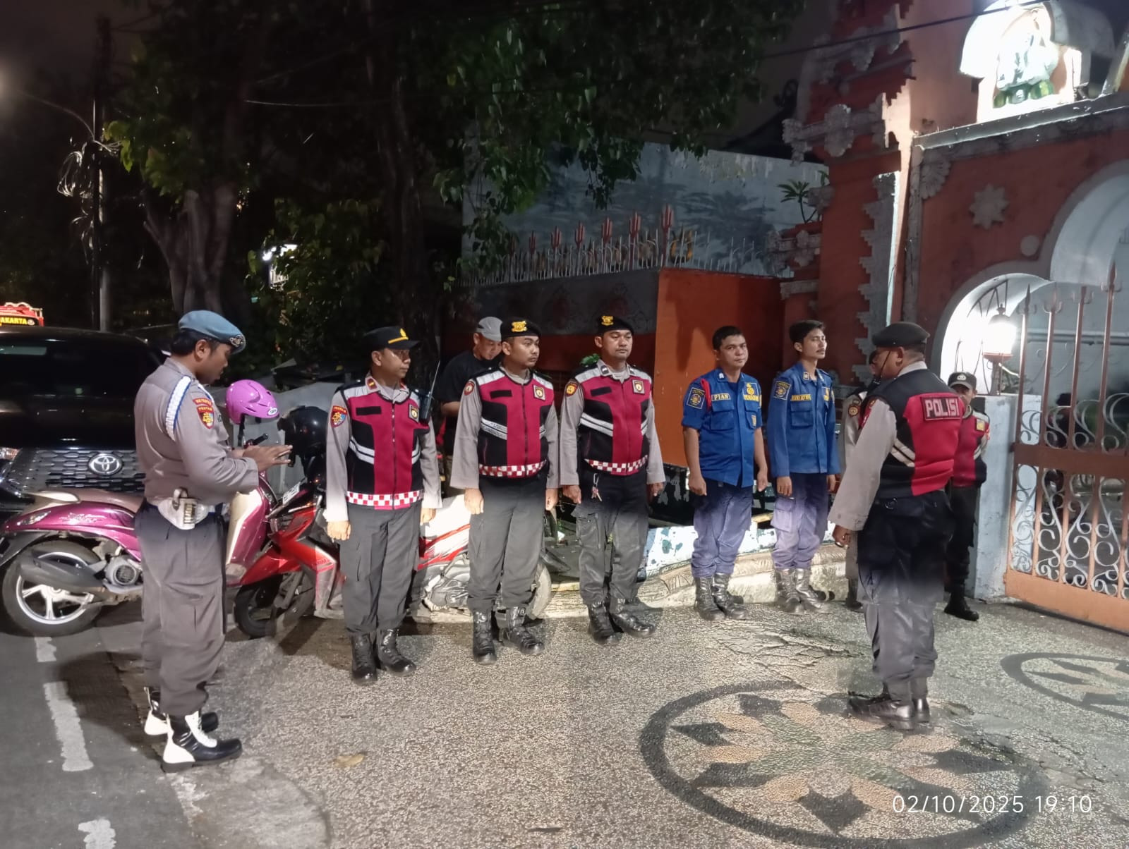 Polsek Metro Penjaringan Gelar Apel Pengamanan Ibadah Umat Hindu di Shiva Mandir