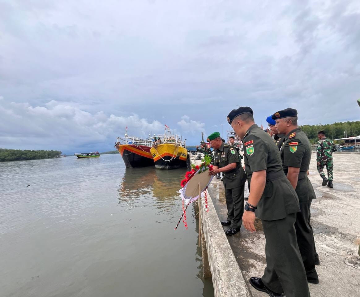 Beri Penghormatan Kepada Arwah Para Pahlawan, Kodim 1710/Mimika Bersama Satuan TNI AD di Timika Gelar Upacara Tabur Bunga Peringati Hari Juang TNI AD Ke-80 TA 2025
