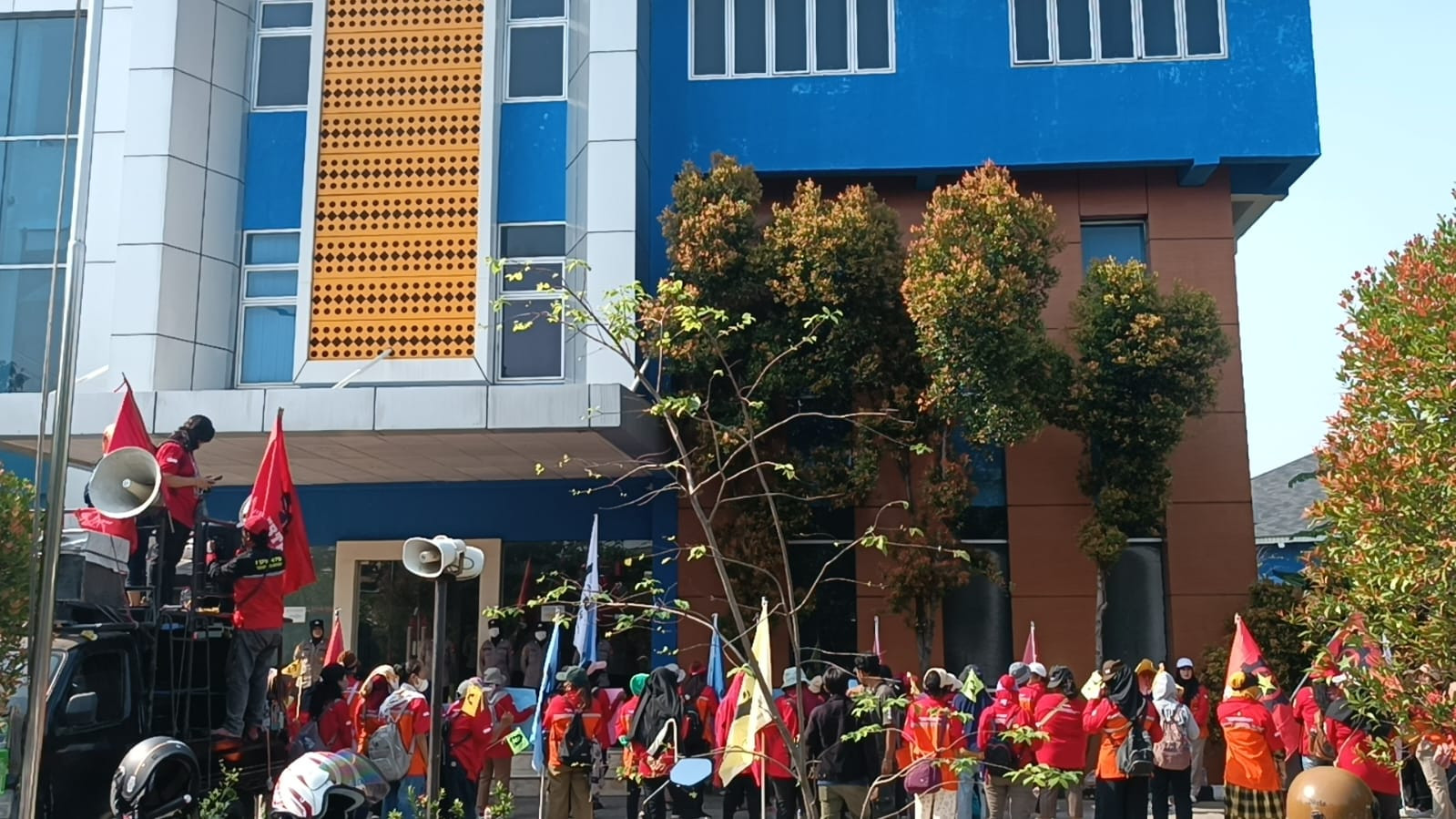 Polsek Koja Siagakan 113 Personel Amankan Aksi Buruh PT Amos Indah Indonesia di Sudinakertrans Jakarta Utara