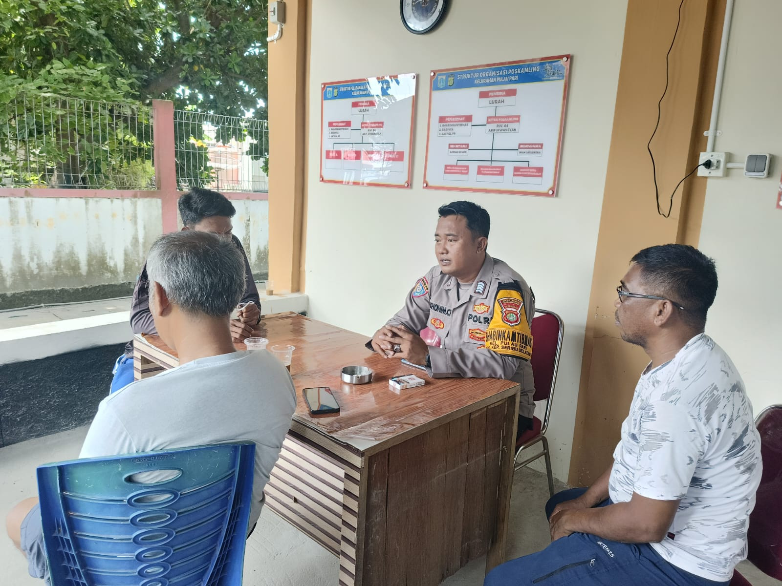 Cooling System di Pulau Pari: Bhabinkamtibmas Sambang Toga, Tomas, dan Toda Ajak Warga Perkuat Kamtibmas