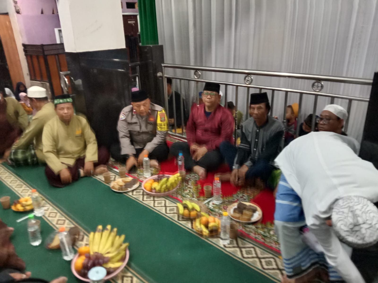 Pererat Silaturahmi, Bhabinkamtibmas Medansatria Hadiri Maulid Nabi dan Sampaikan Pesan Kamtibmas