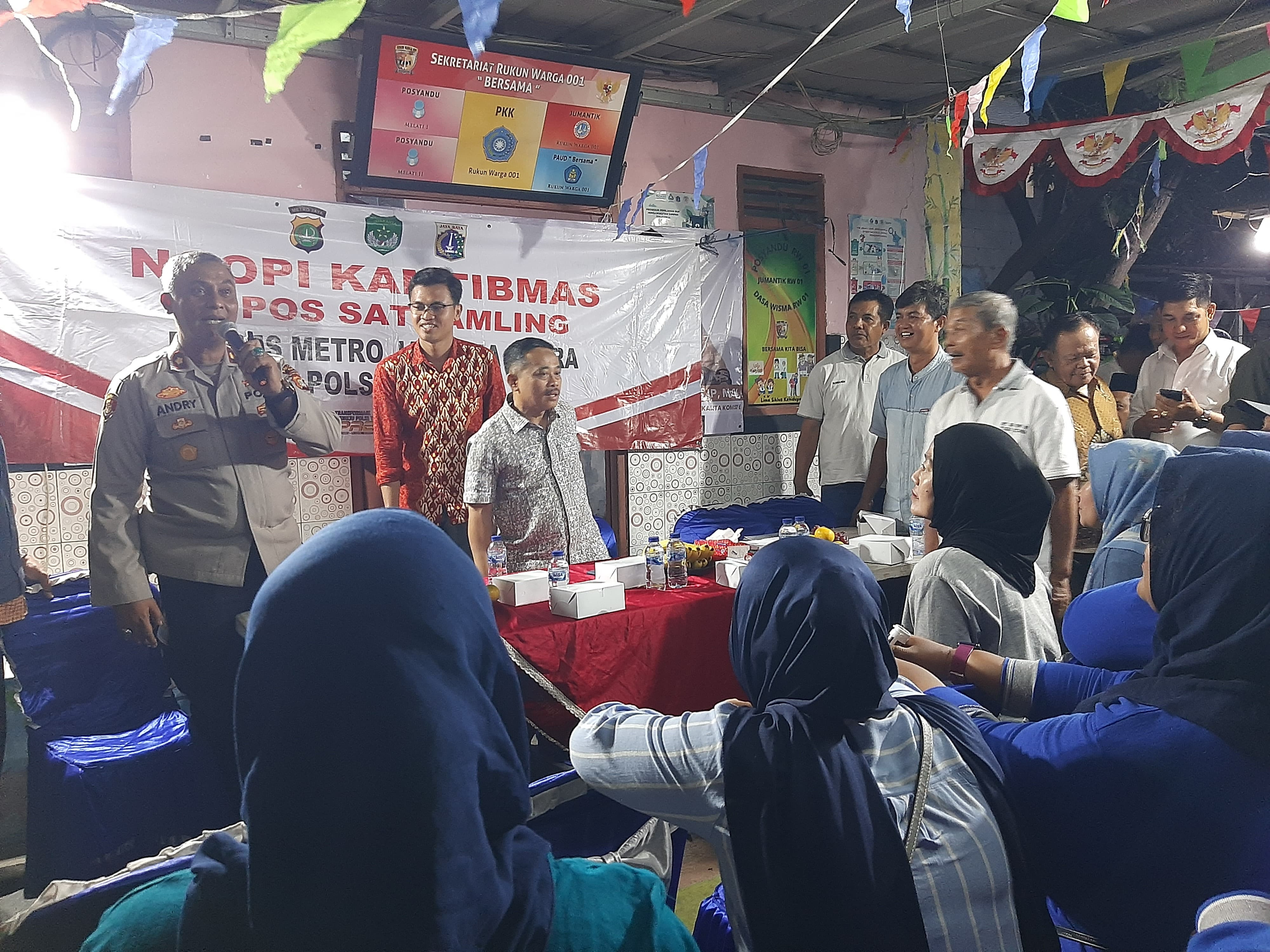 Kapolsek Koja Gelar “Ngopi Kamtibmas” Bersama Warga RW 01 Tugu Utara, Dorong Partisipasi Jaga Keamanan Lingkungan