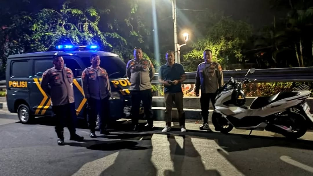 Polri Hadir di Tengah Masyarakat, Polsek Bekasi Selatan Gelar Patroli Skala Besar Ciptakan Kamtibmas Akhir Pekan Kondusif