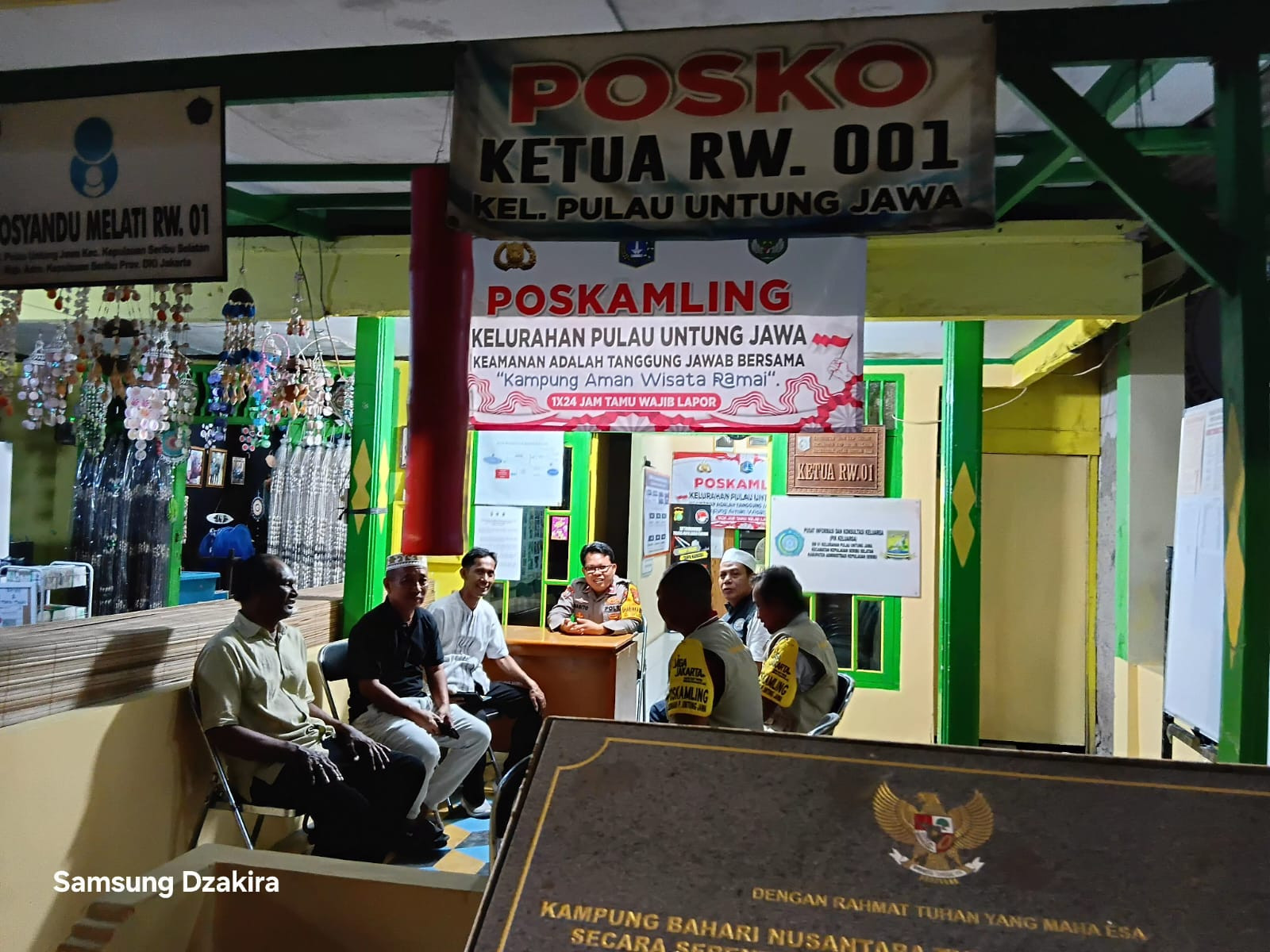 Malam Penuh Kepedulian, Polsek Kepulauan Seribu Selatan Gelar Pembinaan Pos Kamling Demi Keamanan Pulau