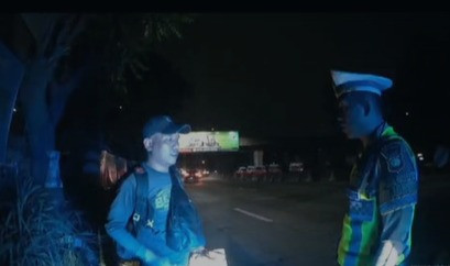 Humanis di Arus Balik, Polantas Tangsel Bantu Pemudik Kehabisan Ongkos Hingga Tiba di Rumah