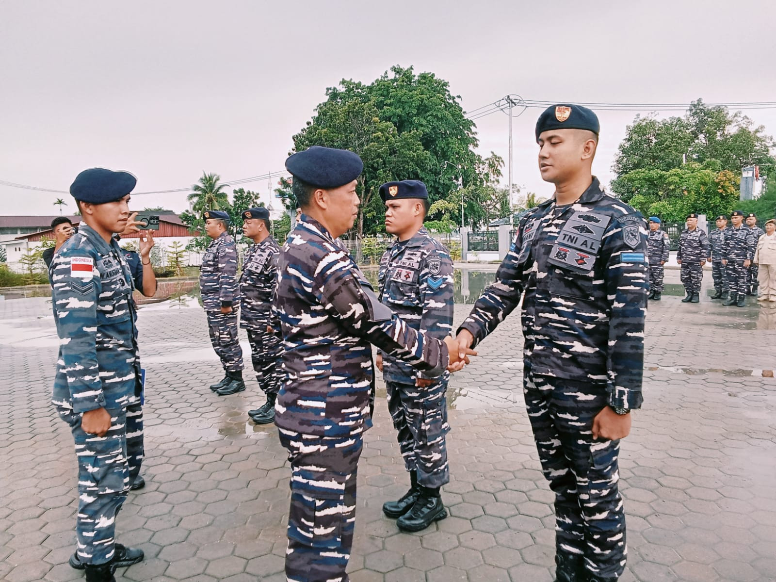 Danlanal Pimpin Upacara Kenaikan Pangkat Prajurit Lanal Bintan