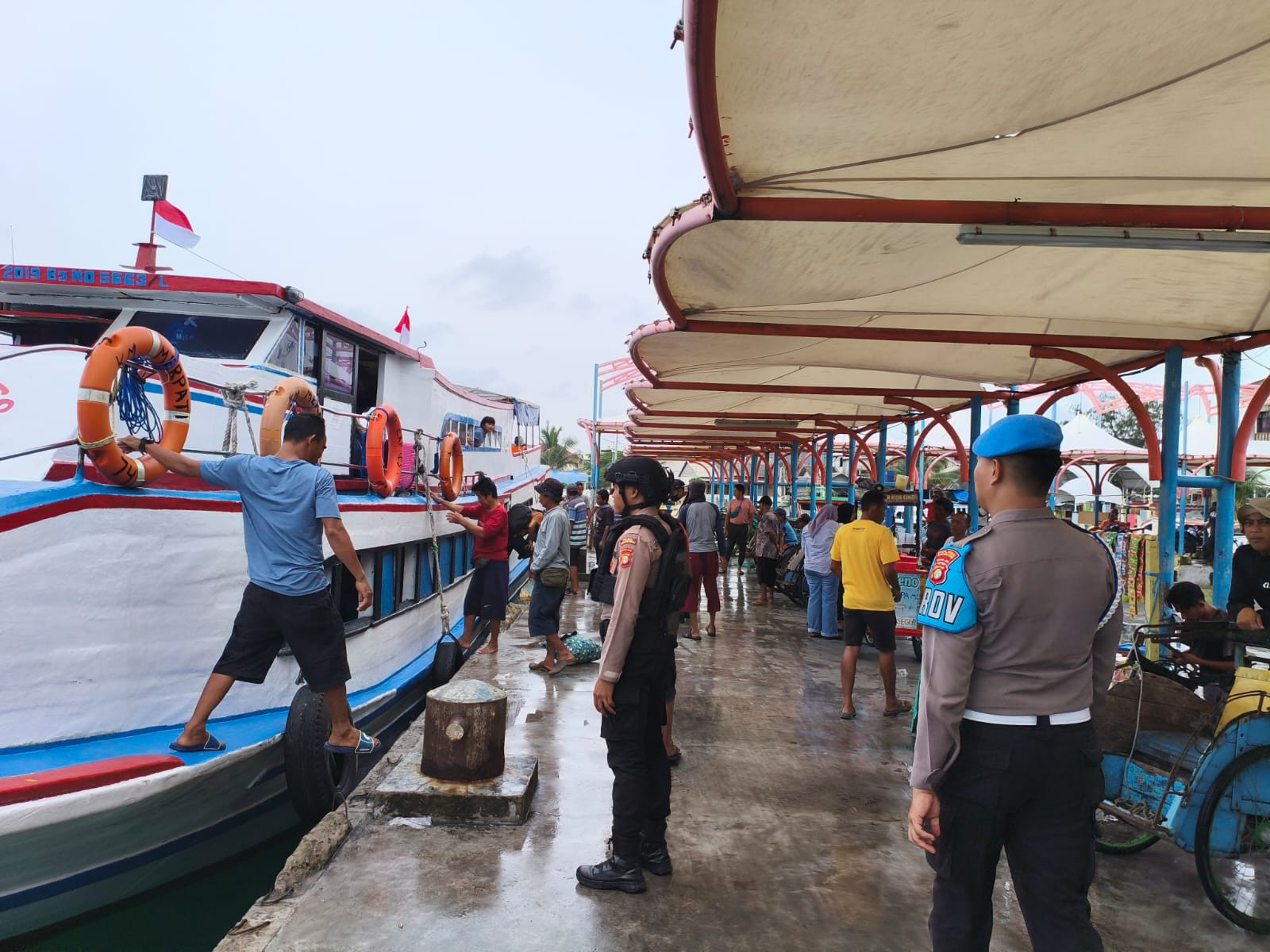 Polsek Kepulauan Seribu Selatan Gelar Pengamanan Dermaga Pulau Kelapa, Pastikan Situasi Aman dan Kondusif