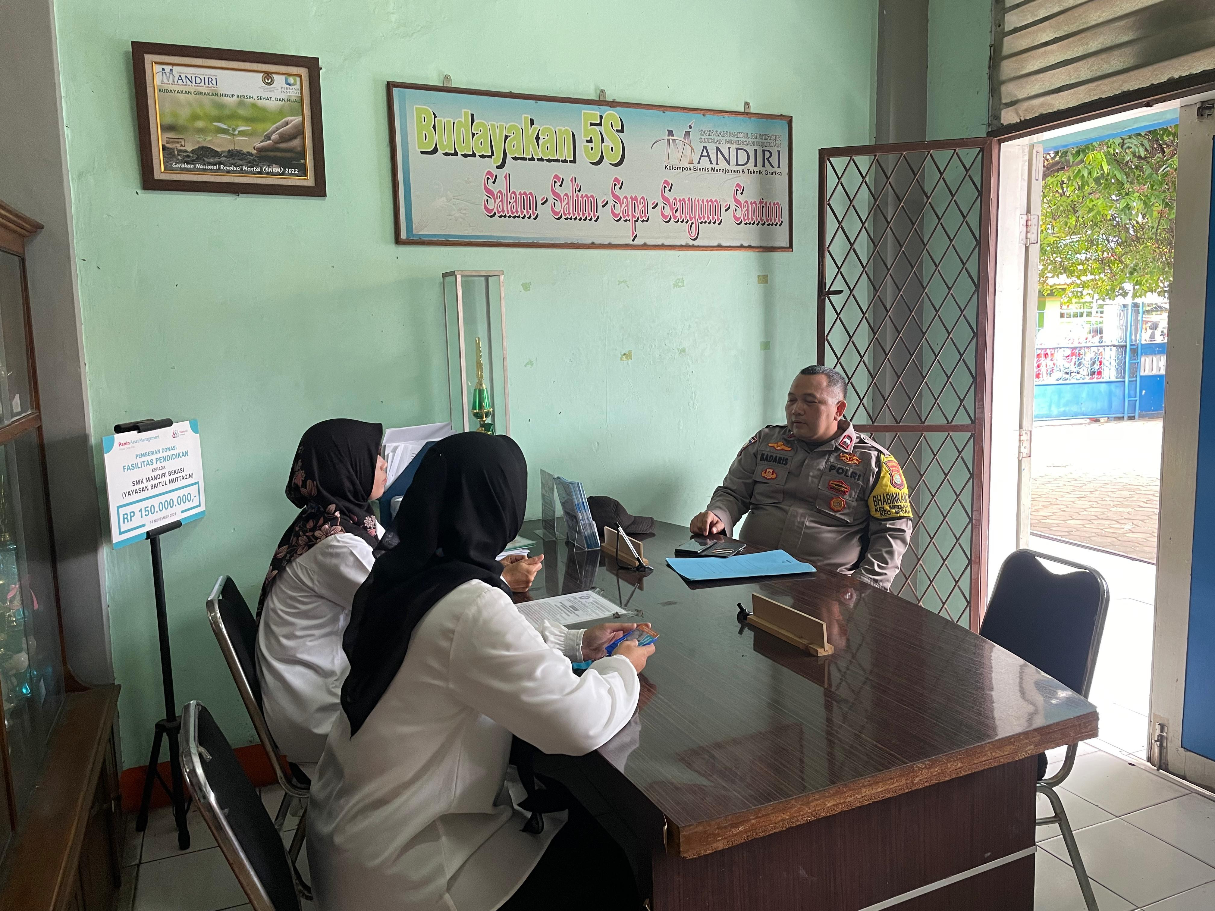 Cegah Siswa Ikut Demo ke Jakarta, Bhabinkamtibmas Medansatria Sambangi SMK Mandiri