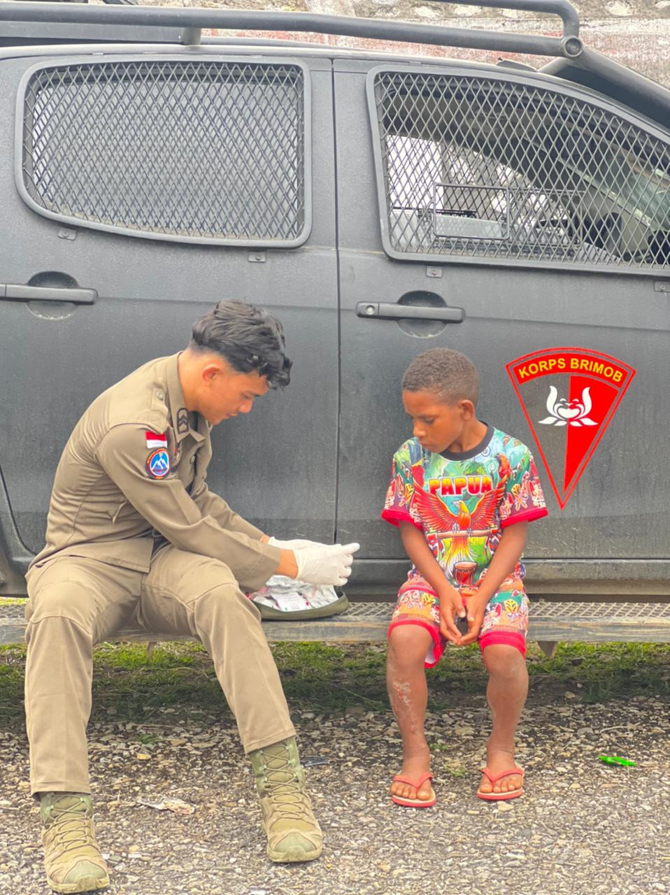 Personel Satgas Ops Damai Cartenz Bagikan Momen Keharmonisan Bersama Anak-Anak di Pegunungan Bintang