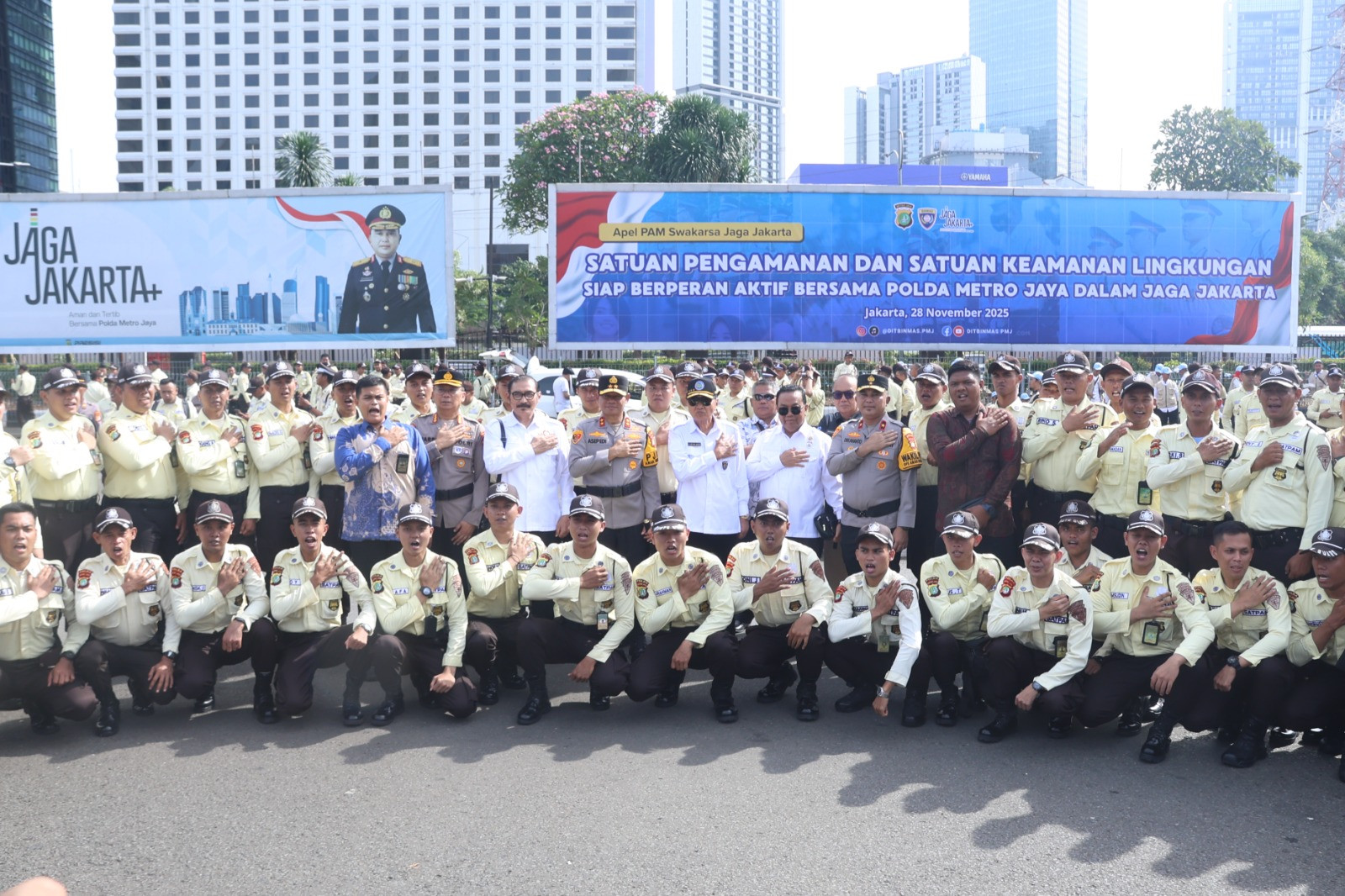 Kapolda Metro Jaya Pimpin Apel Pengamanan Swakarsa Jelang Nataru