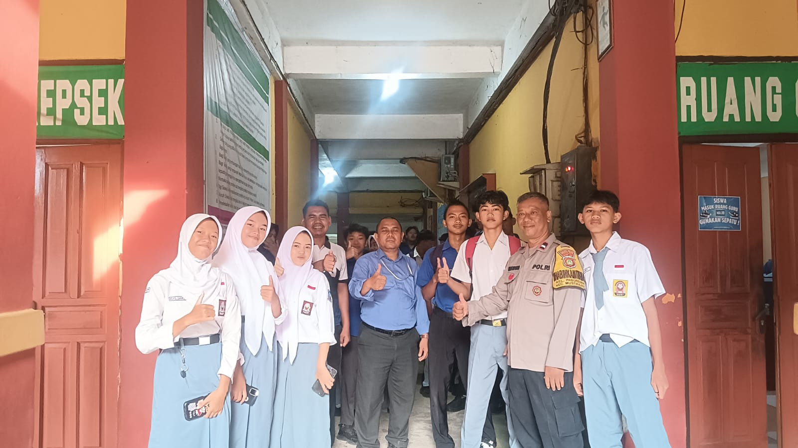 BHABINKAMTIBMAS KELURAHAN PADURENAN MELAKSANAKAN KUNJUNGAN DI SMK KARYA BAHANA MANDIRI PADURENAN
