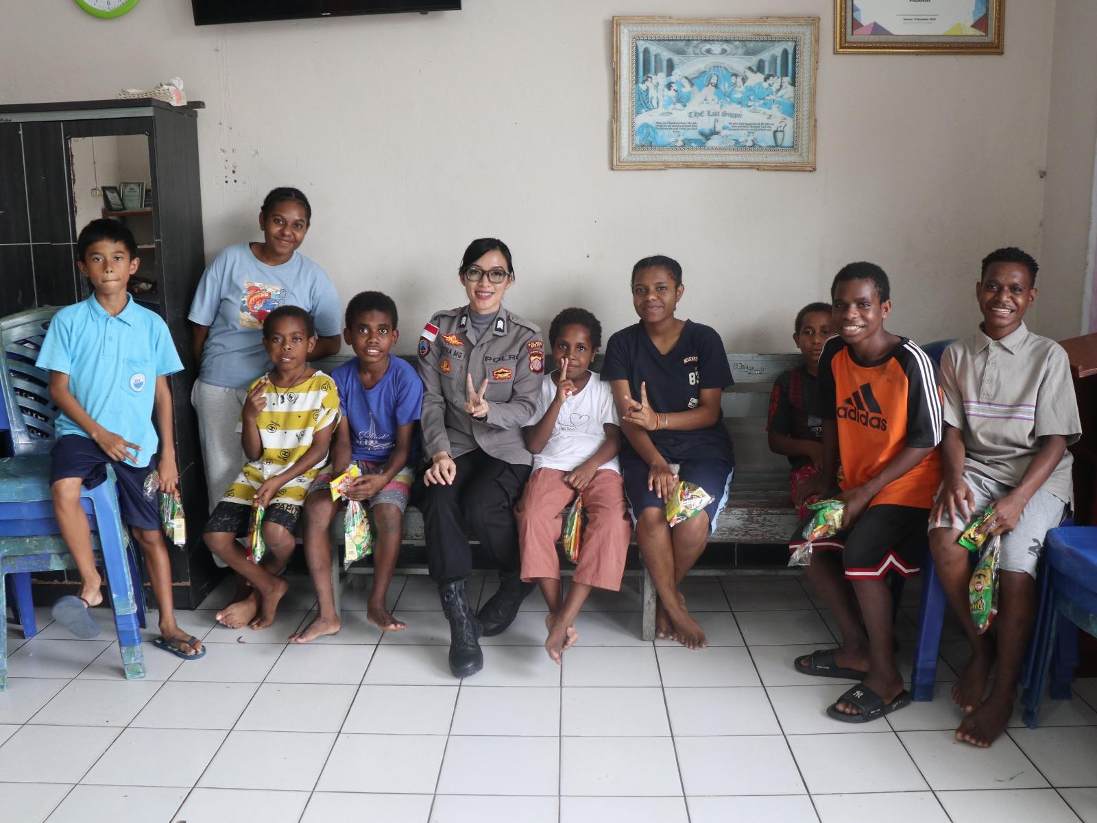 Satgas Damai Cartenz perkuat kepedulian untuk anak Papua lewat bakti sosial di panti asuhan