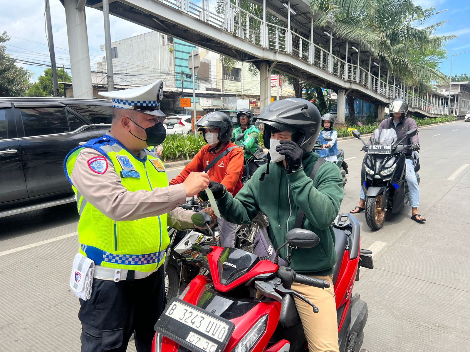 Satlantas Polres Metro Jakarta Utara Gelar Sosialisasi Operasi Keselamatan Jaya 2026 di Penjaringan
