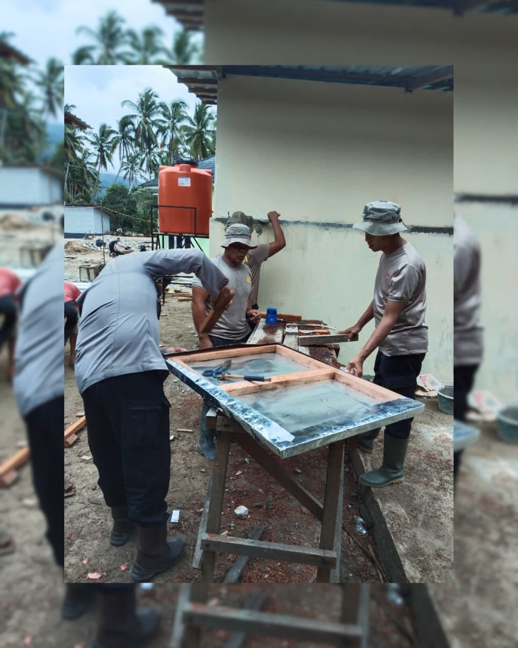 Brimob Hadirkan Sanitasi Layak bagi Korban Banjir di Desa Tolang Julu