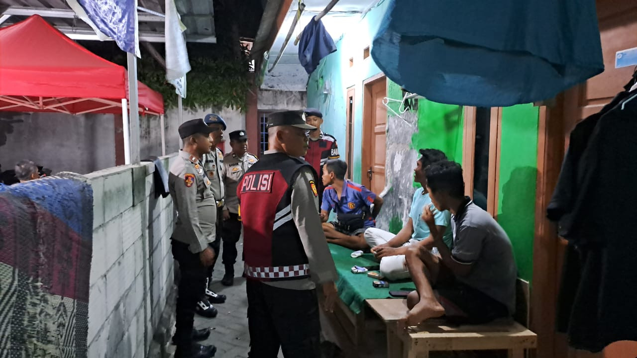 Patroli Malam Gabungan Polsek Kepulauan Seribu Utara Intensifkan Siskamling dan Sosialisasi Layanan 110