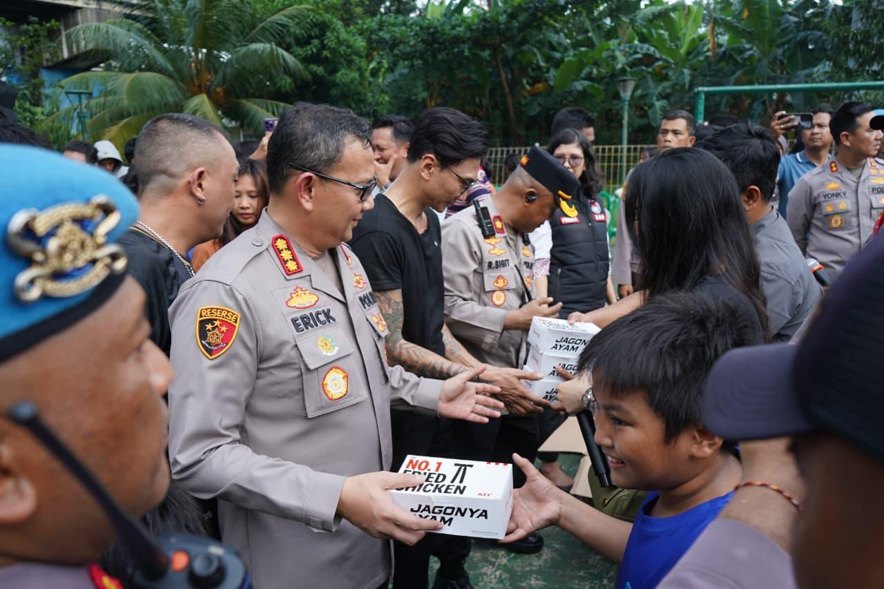 Kapolres Metro Jakut Gelar Jumat Peduli: Edukasi Narkoba hingga Bansos di RPTRA Sungai Bambu