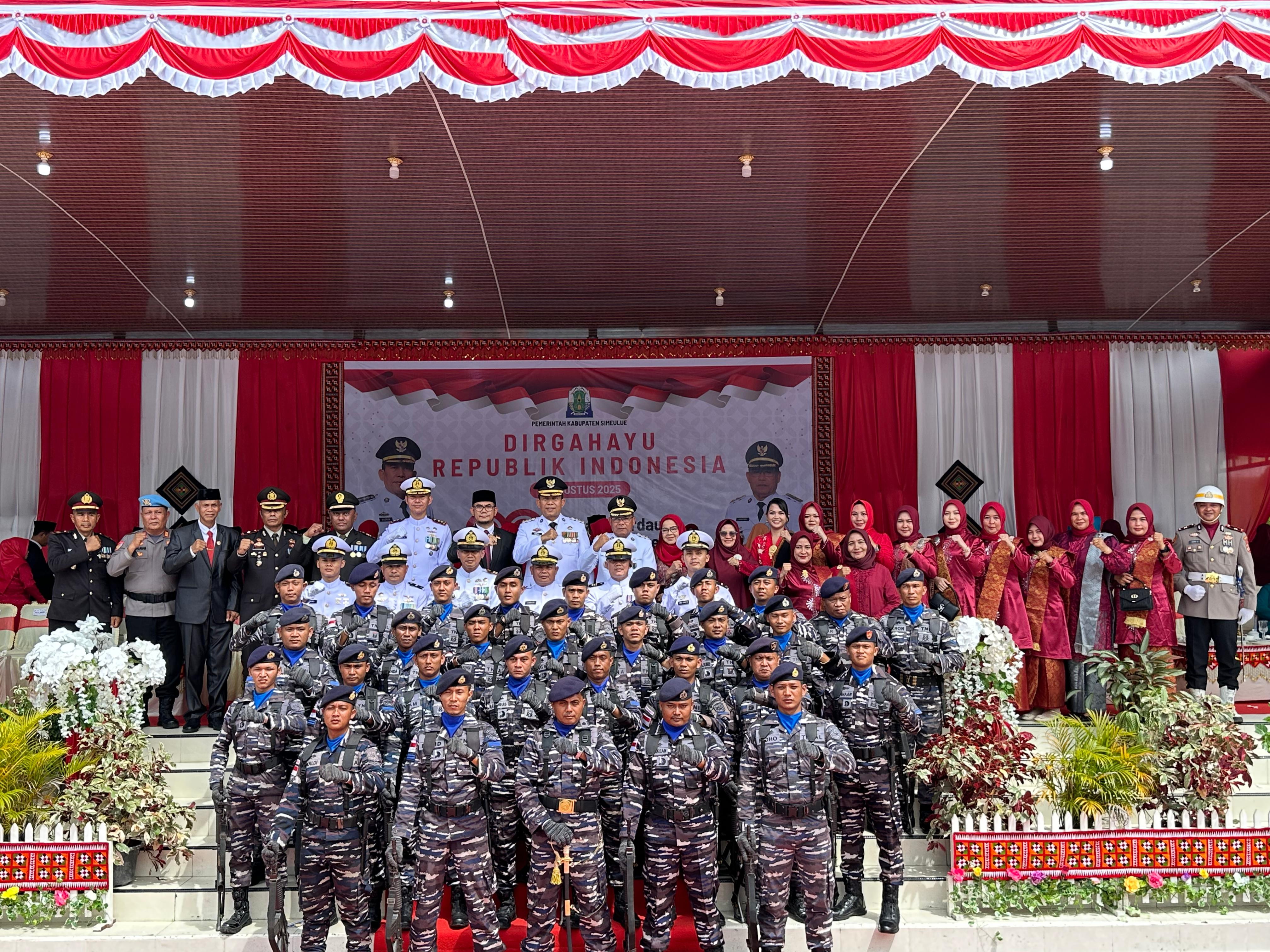 Danlanal Simeulue Hadiri Upacara Pengibaran Bendera Merah Putih dan Detik-Detik Proklamasi HUT Ke-80 Kemerdekaan  RI di Kabupaten Simeulue
