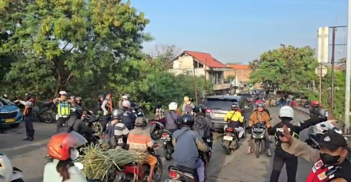 Kasat Lantas Polres Metro Jakarta Utara Turun Langsung Atur Lalin di BKT