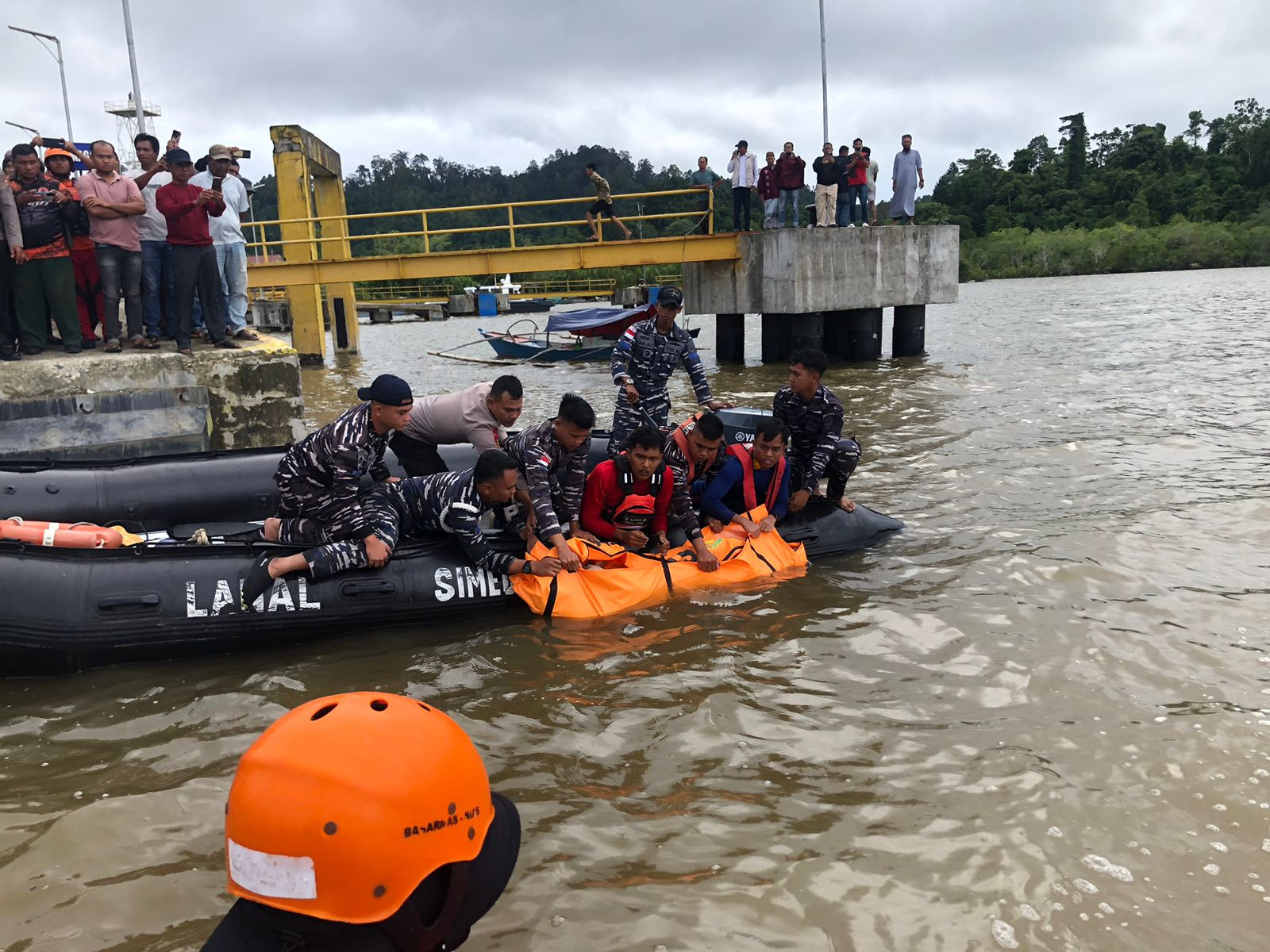 Aksi Cepat Lanal Simeulue Laksanakan Pencarian Orang Hilang di Perairan Pelabuhan Kolok Sinabang