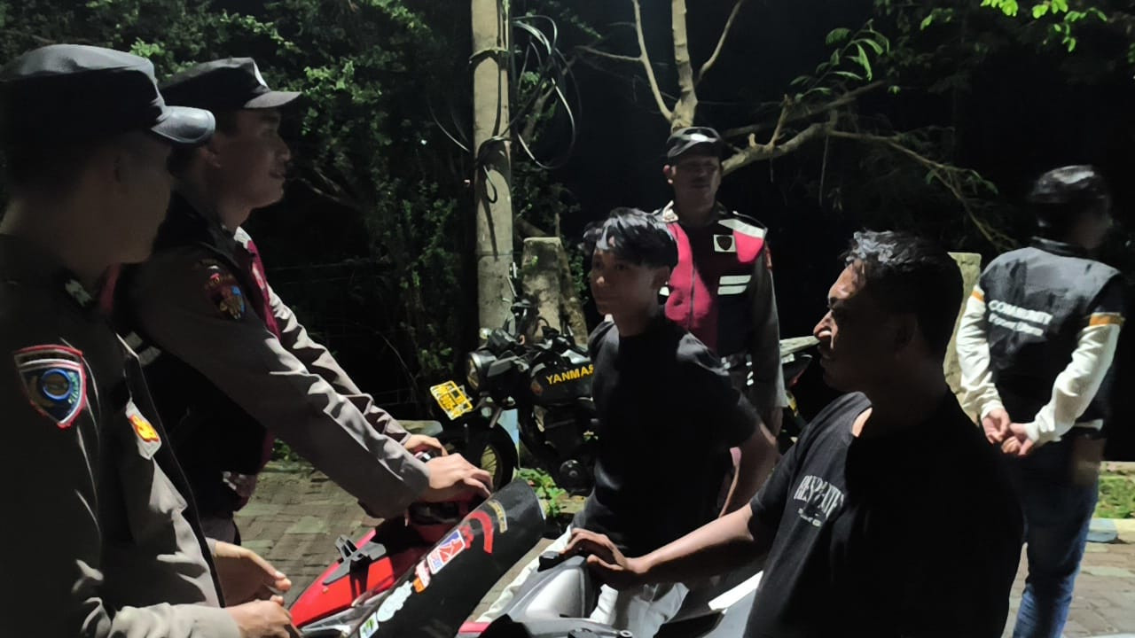 Polsek Kepulauan Seribu Utara Gelar Patroli Gabungan TNI-Polri dan Potmas, Antisipasi 3C dan Kejahatan Jalanan serta Sosialisasikan 110