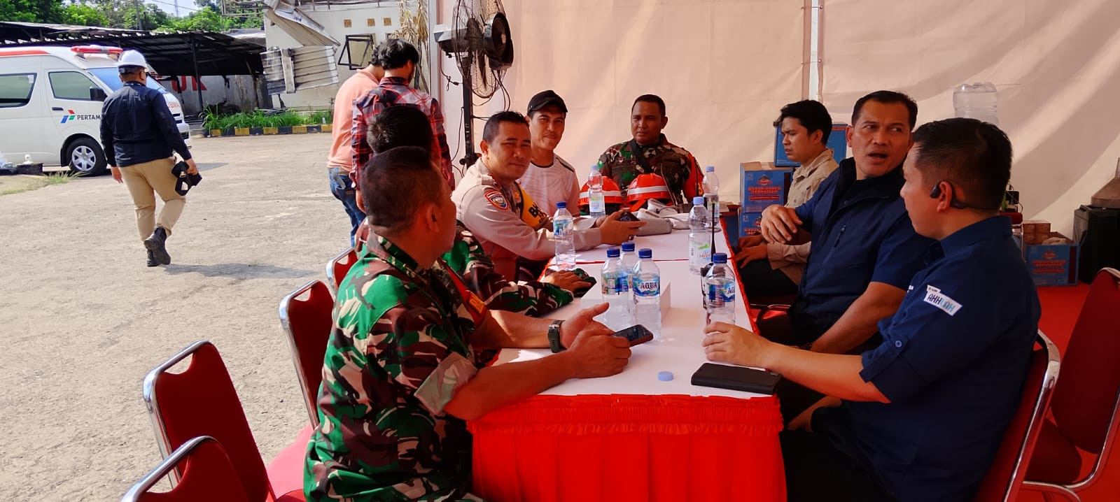 SINERGITAS TNI POLRI MONITORING EVAKUASI LPG PASCA INSIDEN KEBAKARAN SPBE PT INDOGAS ANDALAN KITA CIMUNING