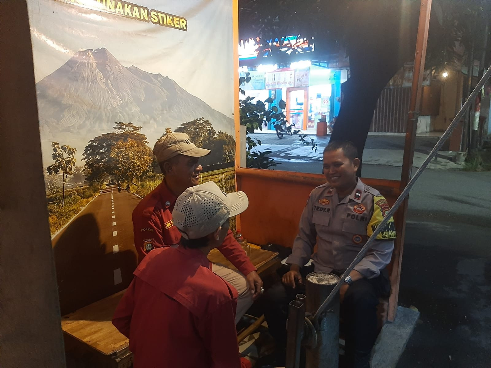 Jalin Sinergi, Polisi di Bekasi Barat Sambangi Satpam dan Warga Jaga Keamanan Lingkungan