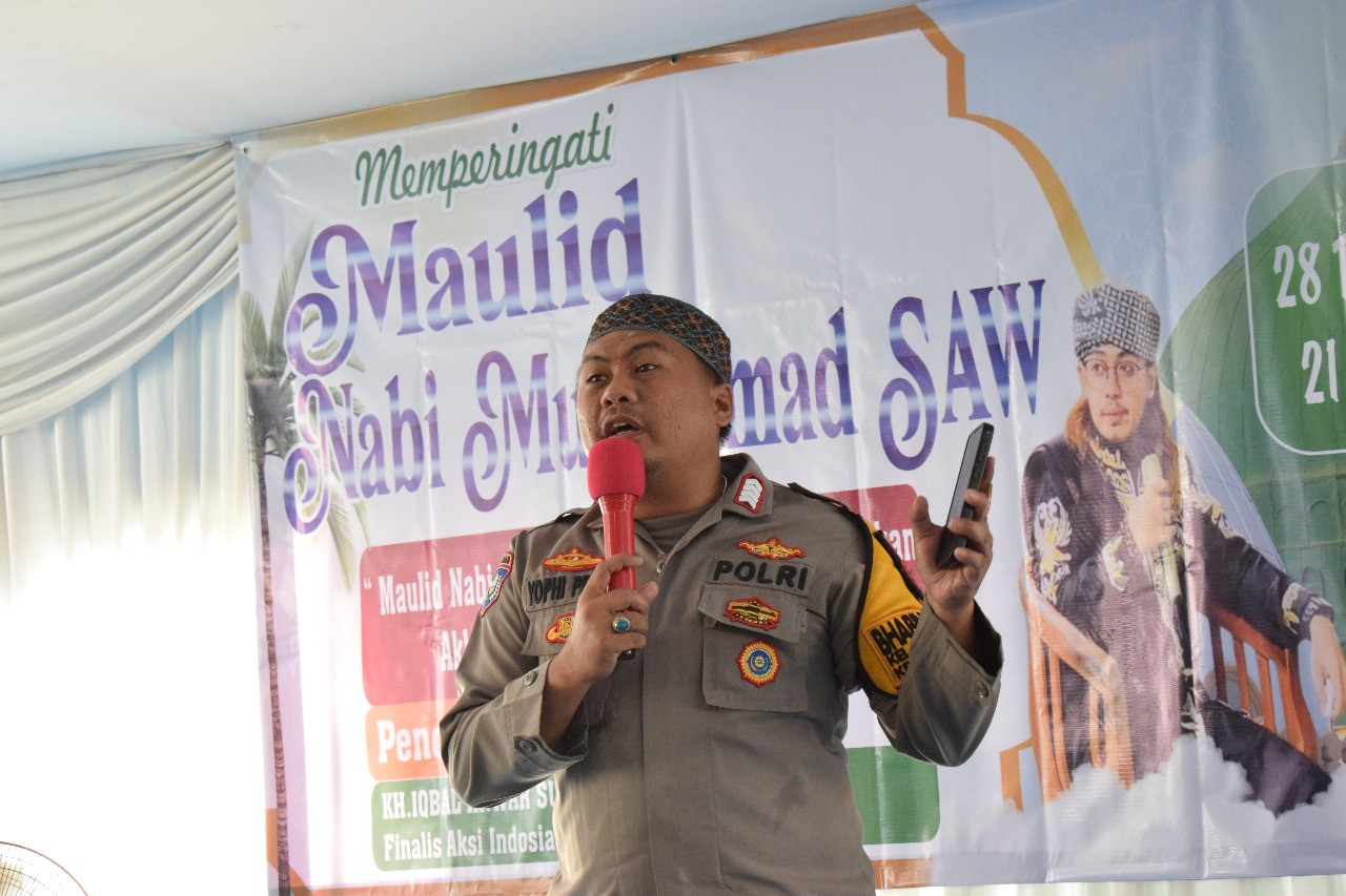 Bhabinkamtibmas Kelurahan Harapan Mulya Hadiri Peringatan Maulid Nabi Muhammad SAW 1447 H