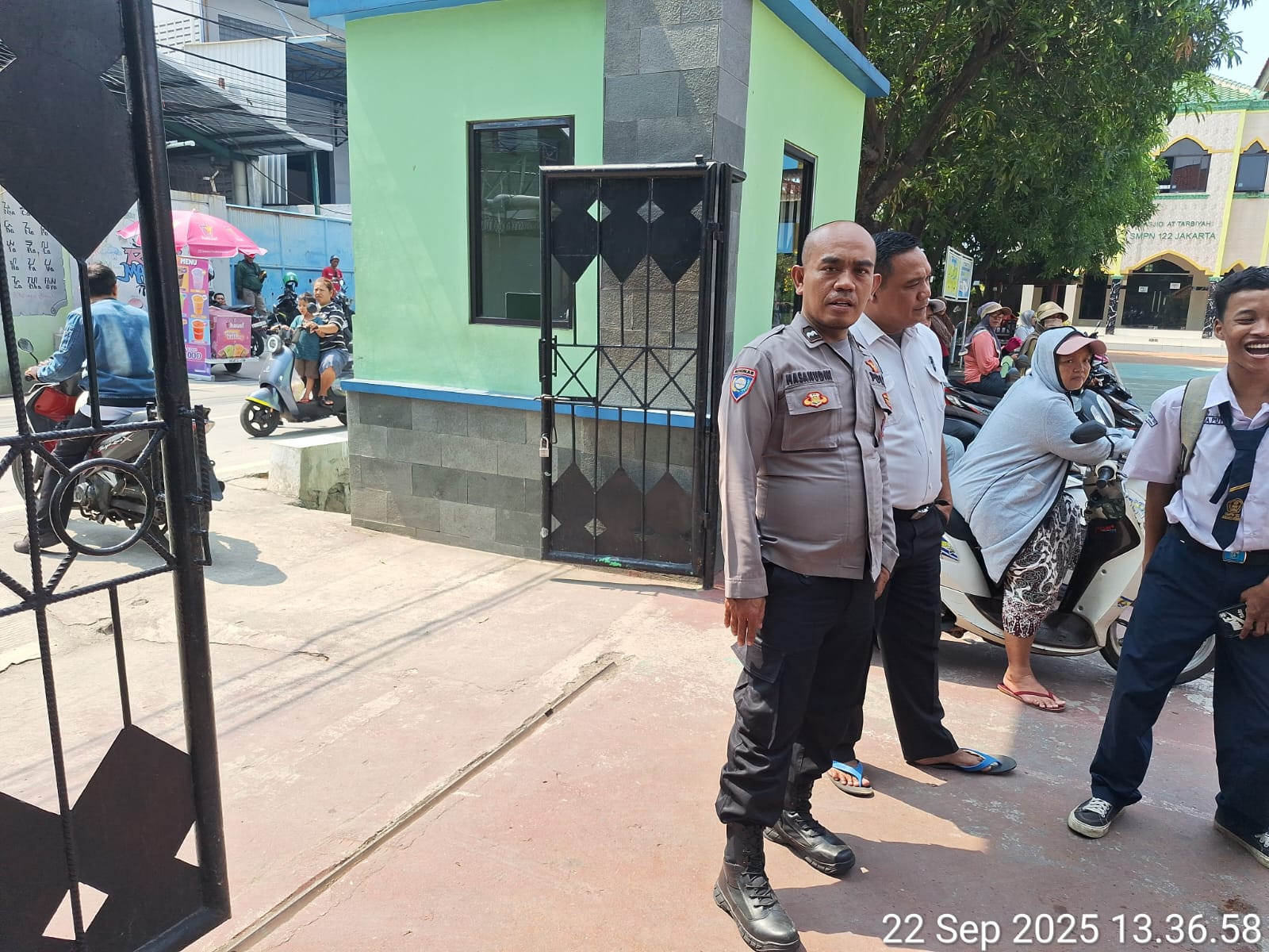 Polsek Metro Penjaringan Gelar Sambang Warga di Kapuk Muara, Tekankan Pencegahan Judi Online dan Narkoba