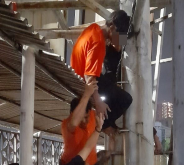 Polisi Gagalkan Aksi Pria yang Diduga Hendak Bunuh Diri di Malam Idul Fitri