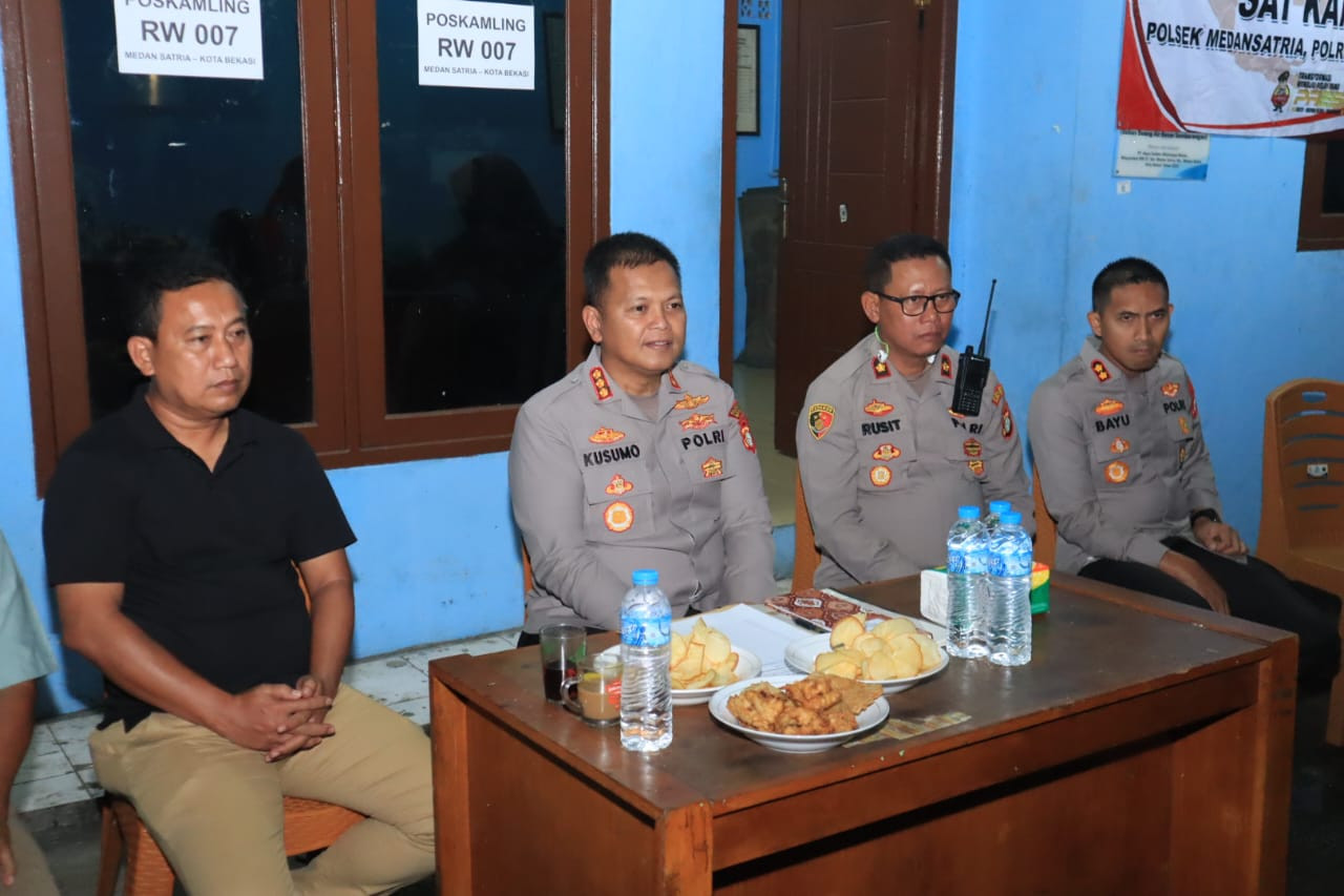 Ngopi Sat Kamling Polsek Medansatria, Kapolres Metro Bekasi Kota Apresiasi Peran Warga dalam Menjaga Kamtibmas