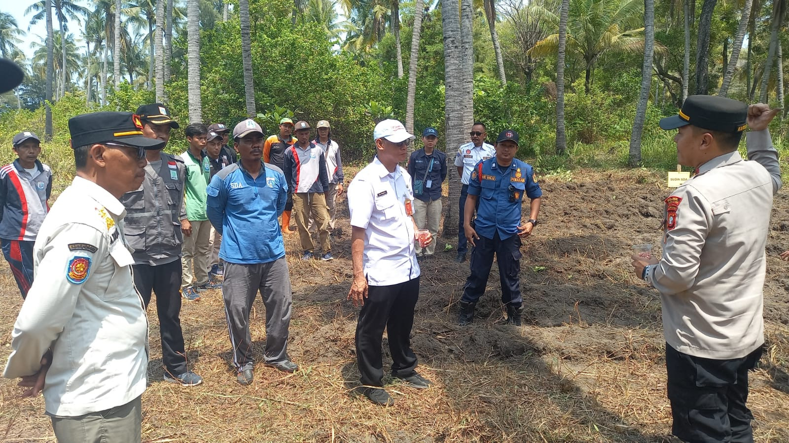 Polsek Kepulauan Seribu Selatan Bersama Stakeholders Laksanakan Penanaman Raya Jagung Serentak Kuartal IV di Pulau Tidung