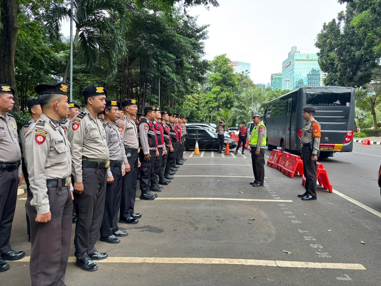 Polda Metro Jaya Gelar Patroli Sore, Hadirkan Rasa Aman bagi Umat Natal di Jakarta