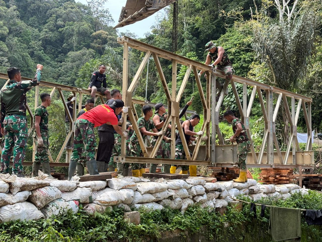 Percepat Pemulihan Aktivitas Masyarakat Terdampak Bencana, Pembangunan Jembatan Terus Dikebut
