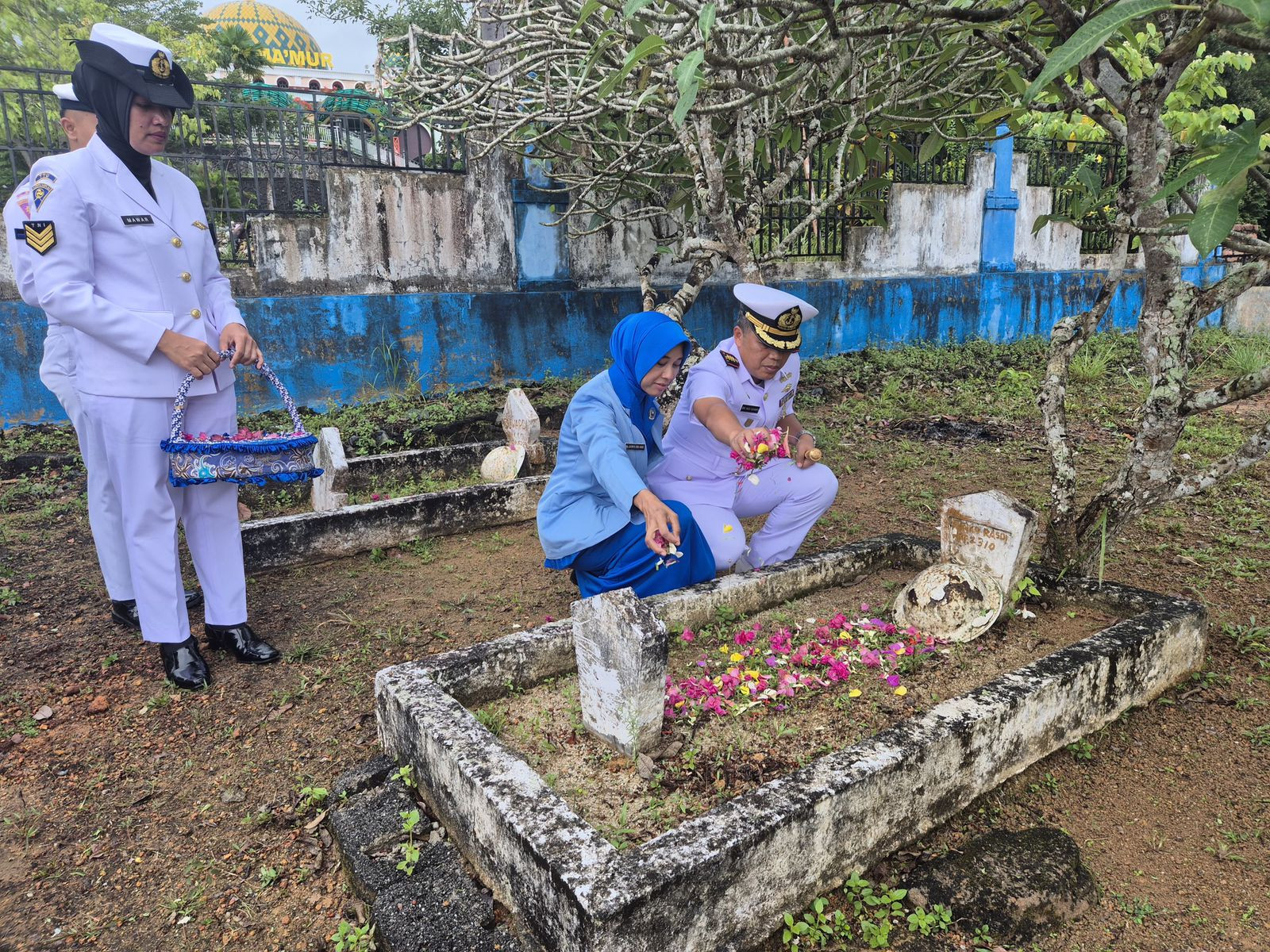 Hormati Jasa Pahlawan, Lanal Bintan Tabur Bunga Pada HUT Ke-80 TNI AL Tahun 2025