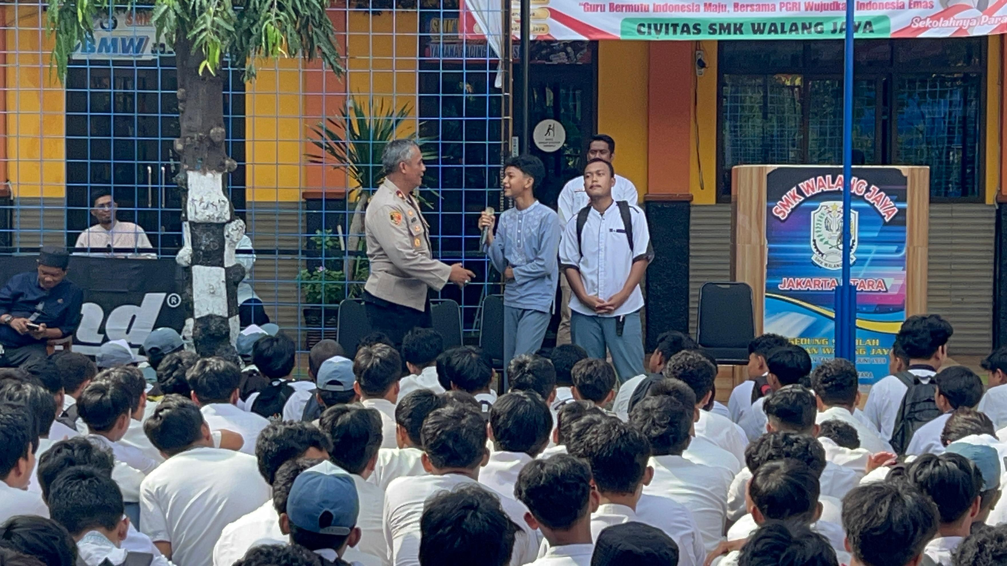 Polsek Koja Sambangi SMK Walang Jaya, Ajak Pelajar Cegah Tawuran dan Jauhi Narkoba