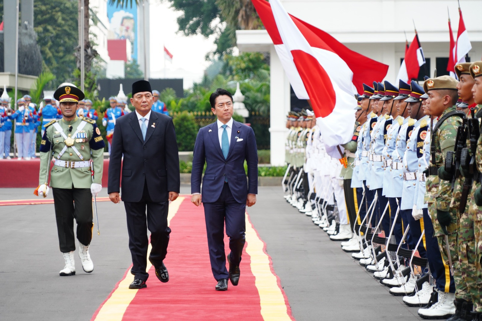 Perkuat Kemitraan Strategis Melalui Pertemuan Bilateral, Panglima TNI Dampingi Menhan RI Terima Kunjungan Menhan Jepang