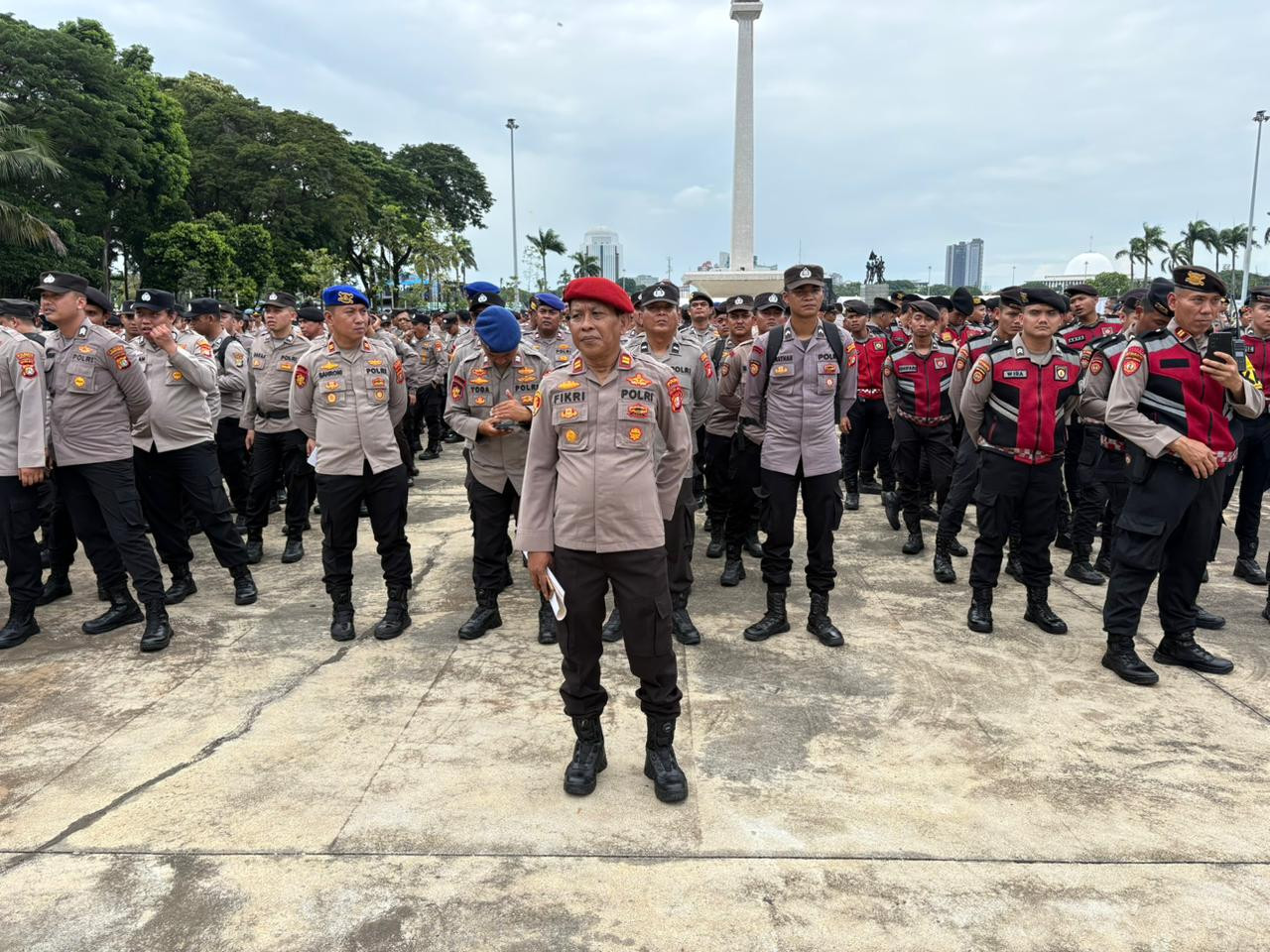 Polres Kepulauan Seribu Laksanakan Pengamanan Pasar Murah di Monas, Dukung Program “Pasar Murah dari Istana untuk Rakyat”