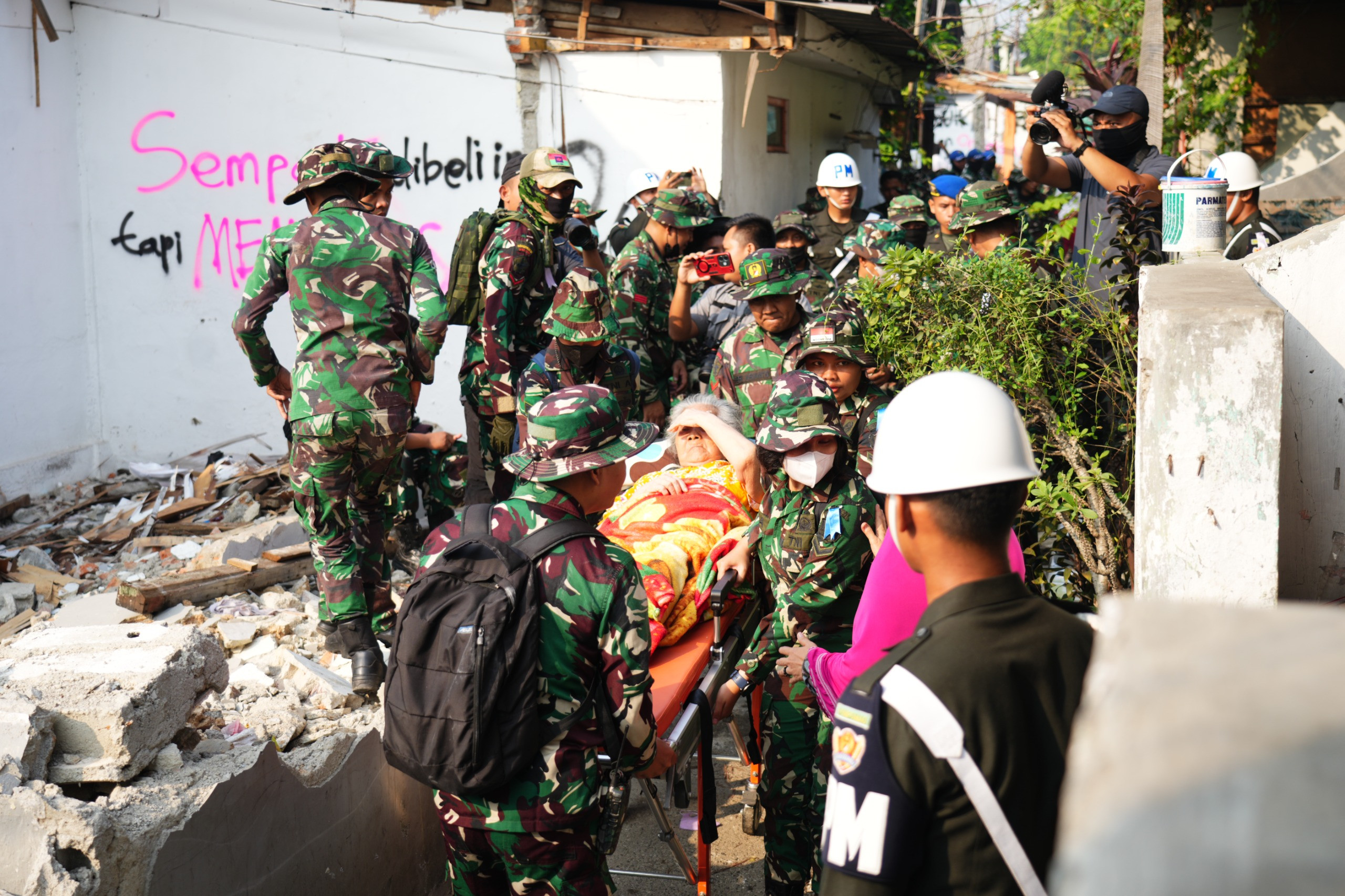 TNI AD Tertibkan Rumah Dinas di Atas Aset Negara Lenteng Agung untuk Dukung Kesiapan Satuan
