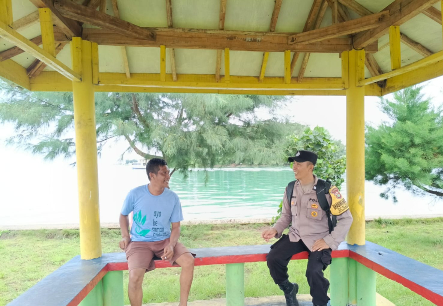 Bhabinkamtibmas Pulau Kelapa Perkuat Sinergitas Bersama Warga dalam Menjaga Kamtibmas dan Keamanan Wisata