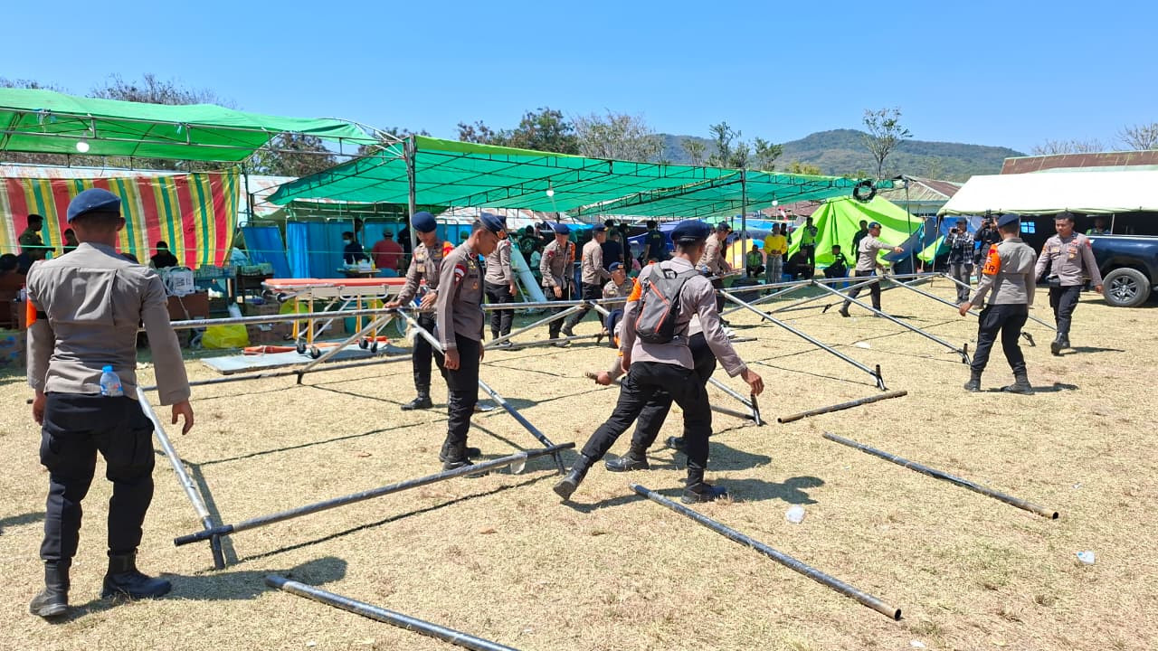 Astamaops Polri Cek Langsung Posko Pengungsi Gempa NTT, Siapkan Dukungan SAR hingga Layanan Medis