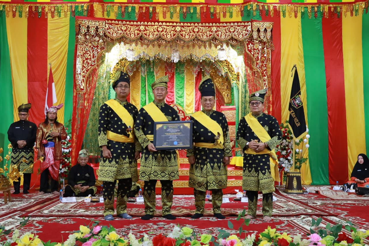 Junjung Budaya Negeri Seribu Kubah, Danlanal Dumai Hadiri Penobatan Gelar Adat Bupati Rokan Hilir