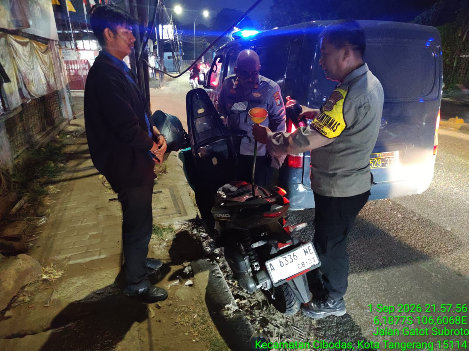 Bensin Habis dan Tak Punya Uang Pulang, Warga Minta Bantuan Polisi via 110