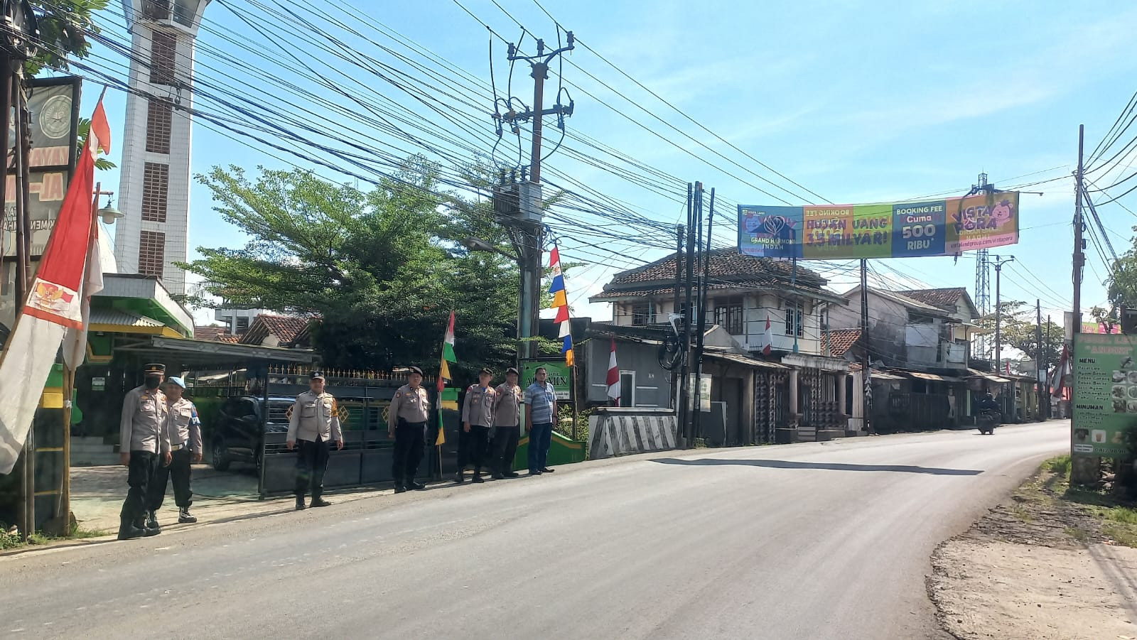 Polsek Cibarusah Lakukan Penyekatan Antisipasi Demo Ojol Menuju Jakarta