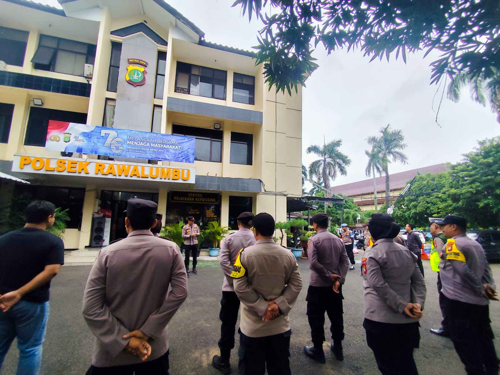 Polsek Rawa Lumbu Gelar Apel Pagi, Tekankan Disiplin dan Pelayanan Humanis