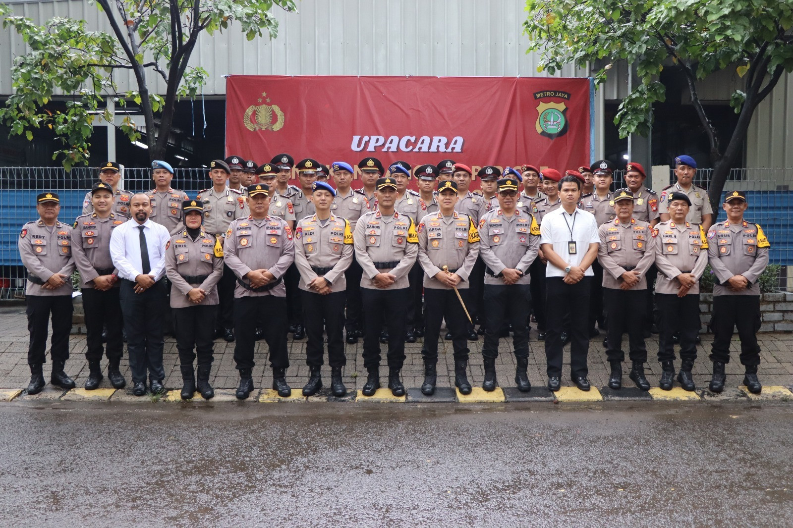 Kapolres Kepulauan Seribu Pimpin Upacara Kenaikan Pangkat 27 Personel