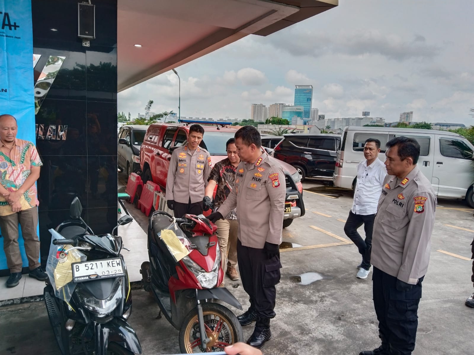 Polres Metro Bekasi Kota Berhasil Ungkap Kasus Perampasan Motor Bermodus Debt Collector Ilegal, Dua Pelaku Ditangkap Empat DPO