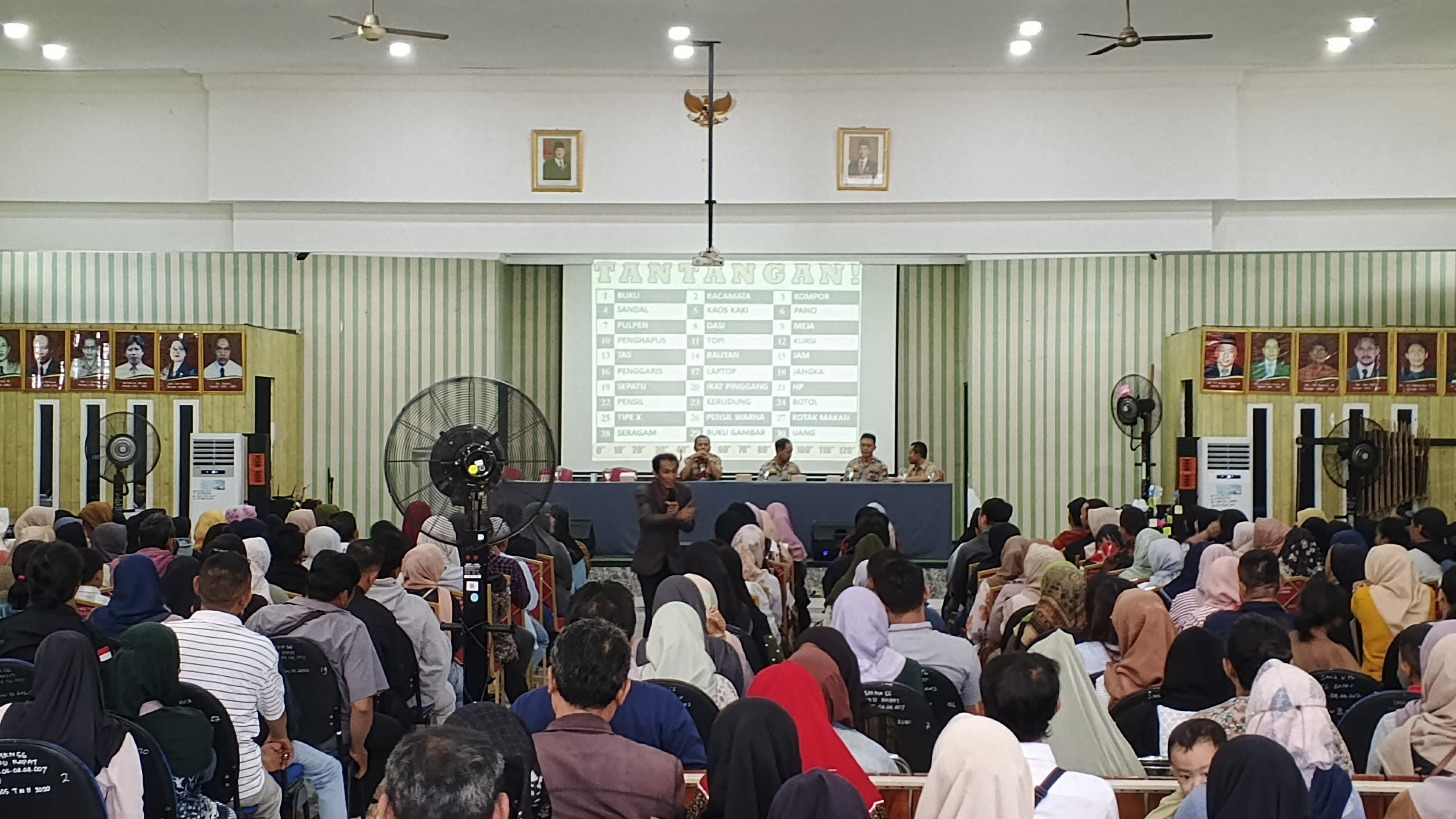 Perkuat Peran Orang Tua, Polsek Metro Penjaringan Gelar Pelatihan Parenting di SMKN 56 Jakarta