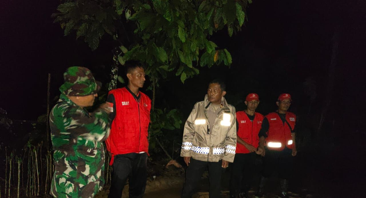 Banjir Bandang dan Longsor Terjang Lampung Barat, Polisi Evakuasi Warga Hingga Tengah Malam