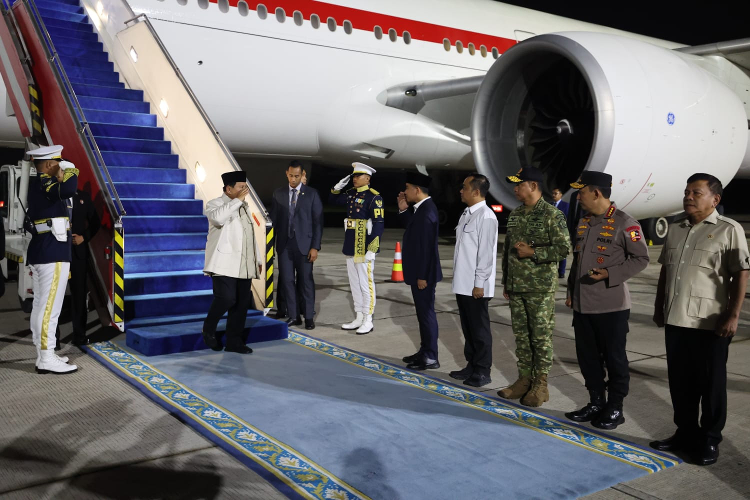 Tiba di Tanah Air Dini Hari, Prabowo Bawa Pulang Komitmen Bisnis Rp 575 Triliun dari Jepang dan Korea Selatan