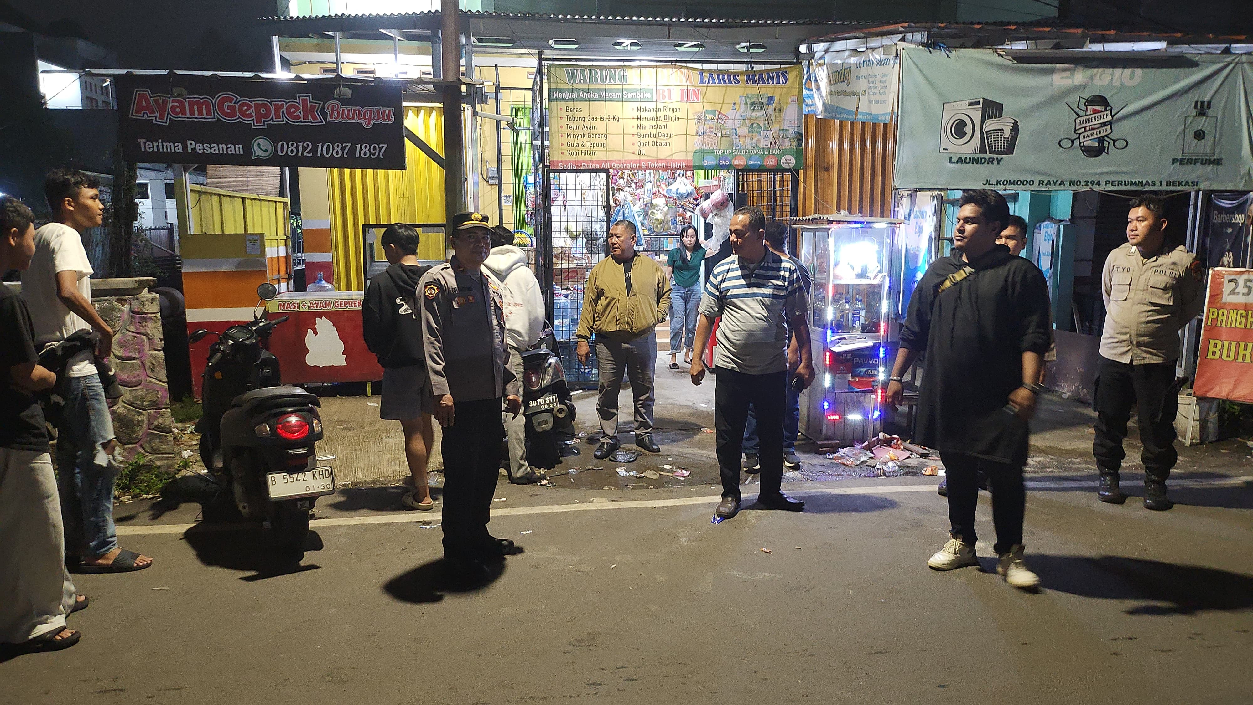 Polsek Bekasi Barat Gelar Operasi Pekat, Sisir Lokasi Rawan Guantibmas